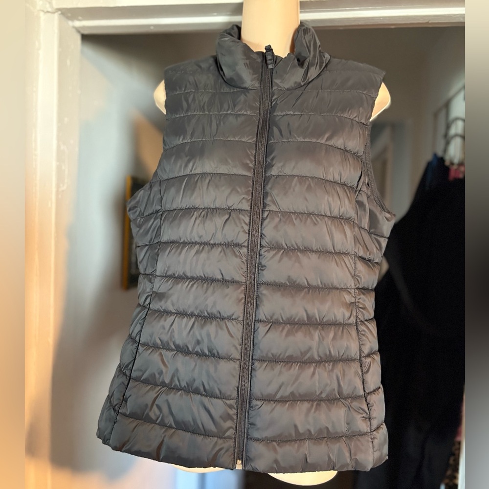 Old Navy Active Lightweight Puffer Black Vest Women’s large